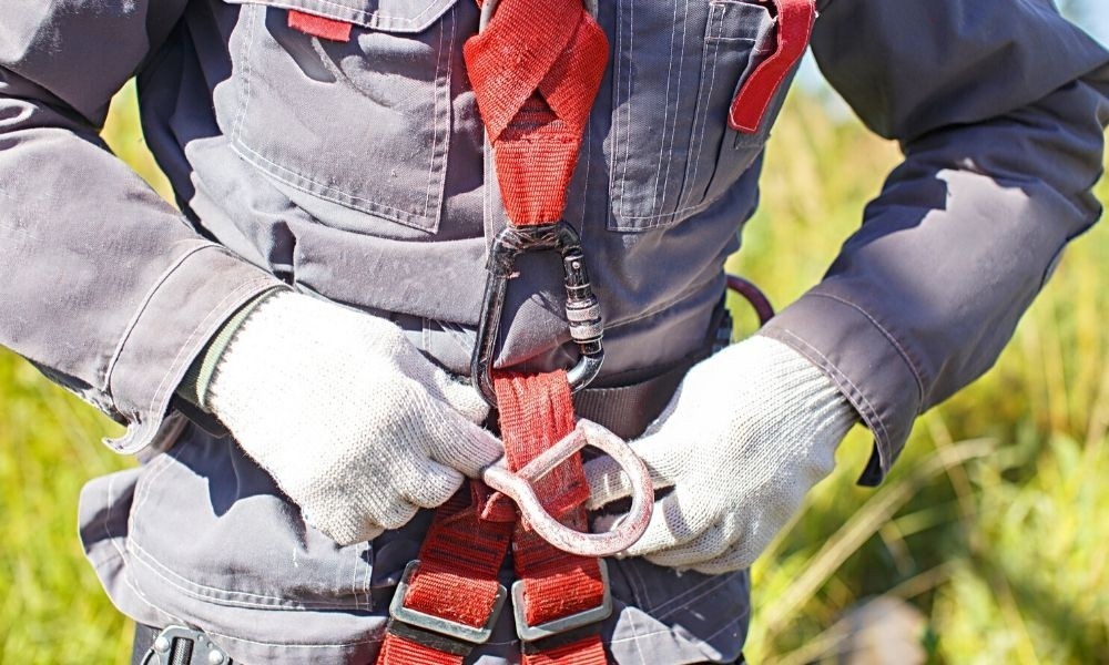 What Items Do Tower Climbers Wear?